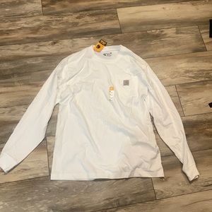 Carhartt men’s loose Fit long-sleeve pocket shirt.